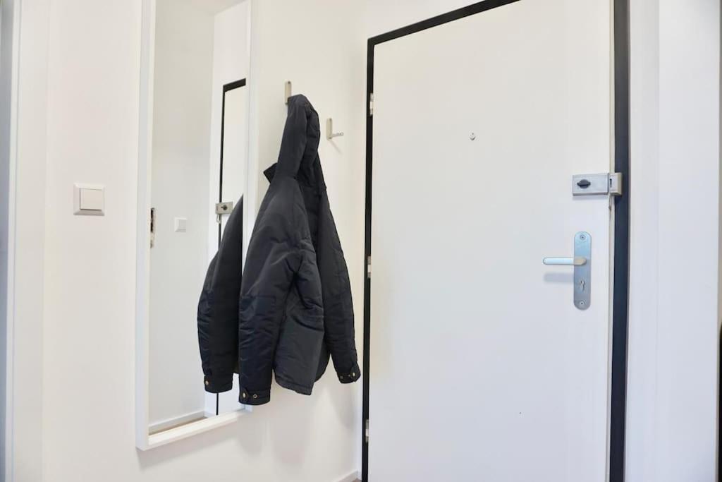 Neu Modernes Apartment In Top Lage, Free Parking Max 1,65M Hoehe Und 1,8M Breite Karlsruhe Exterior photo