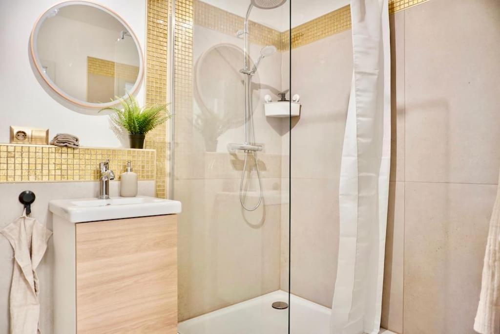 Neu Modernes Apartment In Top Lage, Free Parking Max 1,65M Hoehe Und 1,8M Breite Karlsruhe Exterior photo